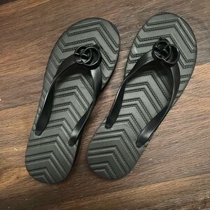 Gucci Chevron thong Sandals